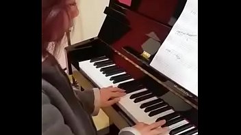 Preview 3 of Corset Kayden Kross - YO TOCANDO EL PIANO - ME PLAYING THE PIANO