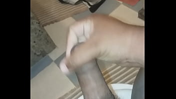 Preview 3 of Cow 3x - Punheta em pinto pequeno