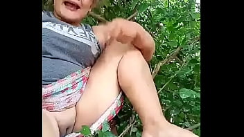 Preview 4 of Www Xxx Veiop Hd3 - Thai aunty shaved pussy flashing on a tree