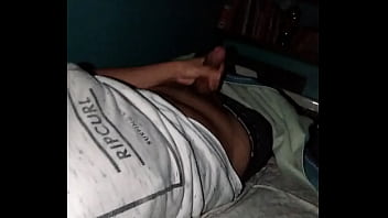 Preview 2 of Xxxx Sgxy - pendejo en la cama tocandose para que lo vean