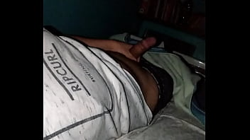 Preview 3 of Xxxx Sgxy - pendejo en la cama tocandose para que lo vean