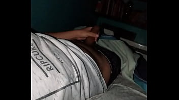 Preview 1 of Xxxx Sgxy - pendejo en la cama tocandose para que lo vean