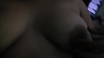 Preview 1 of Begboobz - Mi prima tocandose con grandes pechos