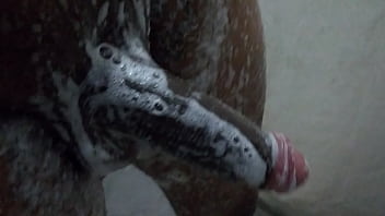 Preview 1 of In Gfh - Me ajuda a lavar ele?