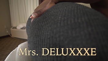 Preview 1 of Xxx Vidoy Saneleon - Mrs DeLuXXXe spreading,  dildo fucking,  teasing,  twerking,  fucking,  squirting and bending her round massive 57 inch ass over for you to see! FULL CLIP AT STORE 134223