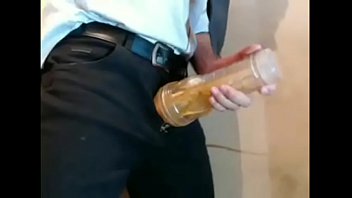 Preview 1 of Sex Bhai Bahen - Mostrando Pau grosso de terno fodendo fleshlight