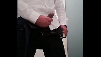 Preview 2 of Cum Vip - Aburrido en el trabajo/ bored at the work. Me la jalo bien rico