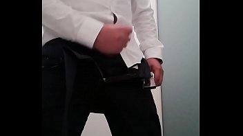 Preview 1 of Cum Vip - Aburrido en el trabajo/ bored at the work. Me la jalo bien rico