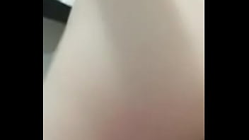 Preview 4 of Girl Makes Guy Cum In His Pants - Mostrando o corpinho gostoso