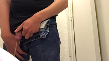 Preview 3 of Porno Mobile Download - Spied on my step cousin peeing!!! - Espiando a mi primo meando!!
