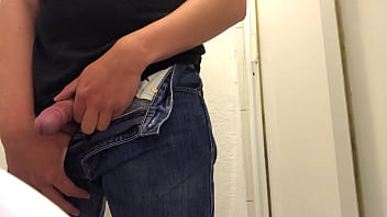 Preview 4 of Porno Mobile Download - Spied on my step cousin peeing!!! - Espiando a mi primo meando!!