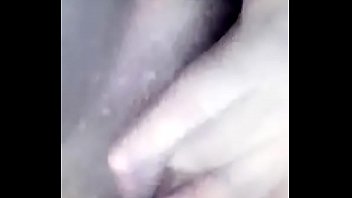 Preview 2 of Desparate Mom - Julieta Metiendose Mano debajo de Las sabanas mientras su h. ve tele