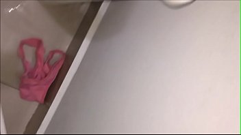 Preview 2 of Little Girl Xxx Chudai Video - Cdzinha LimaSP na casa da Mae da Flavia olhando as calcinhas usadas 23102018