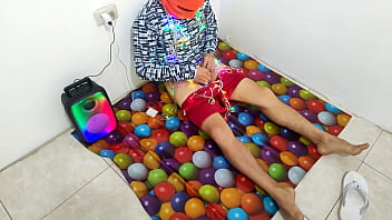 Preview 2 of Girlfriend Jerk Off Instruction - ADELANTANDO LAS FIESTAS DE NAVIDAD EN VENEZUELA!! VISITE A MI HIJASTRO,  LE DIJE QUE ME PICABA LA VAGINA Y QUE ME URGIA QUE ALGIEN ME ACARICIE EL CLITORIS PARA CALMAR MI PICAZON. PORNO REAL CASERO. LA VIEJA GIME DELICIOSO