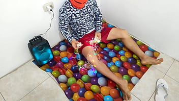 Preview 1 of Girlfriend Jerk Off Instruction - ADELANTANDO LAS FIESTAS DE NAVIDAD EN VENEZUELA!! VISITE A MI HIJASTRO,  LE DIJE QUE ME PICABA LA VAGINA Y QUE ME URGIA QUE ALGIEN ME ACARICIE EL CLITORIS PARA CALMAR MI PICAZON. PORNO REAL CASERO. LA VIEJA GIME DELICIOSO