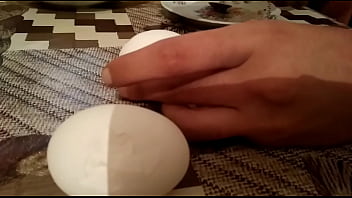 Preview 4 of Xxxlokal - Qaqaş yumurtanı təsbehdən sındırır