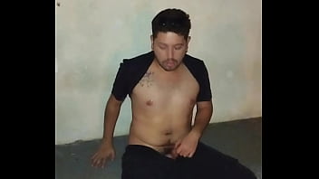 Preview 3 of Lunchtime Xxx - Fui no campo de futebol levar gozada na cara e quase fui pego gozando