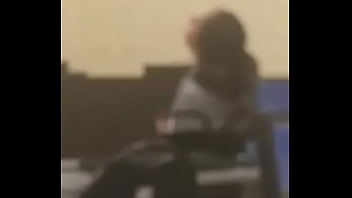 Preview 3 of Dag Wit Gril - Se la chupo en el sal&oacute_n a mi novia