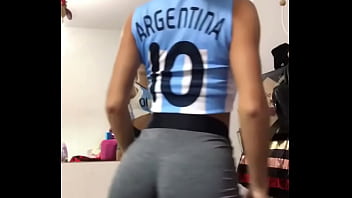 Preview 2 of Havy Gand - El ojete de Anabel Zalazar con un short ultra ajustado