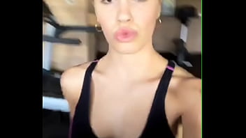 Preview 2 of Kalifa Khan Xxx Porn - Lali Esposito en top mientras hace gym (tetas)