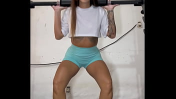 Preview 3 of Desi Anal Oil - Morena rabuda treinando peladinha - Ana Rothbard
