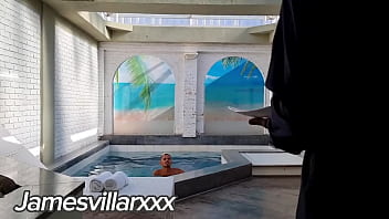 Preview 1 of Sasa Grin - O Gar&ccedil_on do Motel veio trazer uma refei&ccedil_&atilde_o e o hospede fudeu com ele