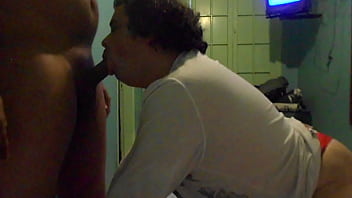 Preview 2 of Bokep Tante Brazil - Mamando o Mulato