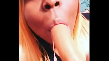 Preview 2 of Very Big Cocke - Chupando consolo