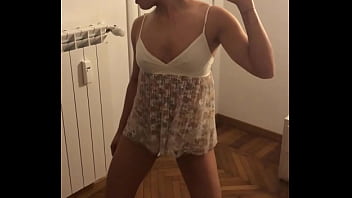 Preview 1 of Athult Movies - flaca caliente bailando