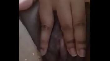 Preview 2 of Rafaela Bolfiolli - Mi amiga me sorpredi&oacute_ con este video orinando bien rico!