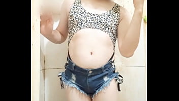 Preview 3 of Ass Small Whole Sex - Carolzinha puta de shortinho socado