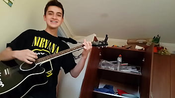 Preview 4 of Mama Man - JOVEN NORUEGO ALVINO ENSE&Ntilde_A SU DESTRESA CON SUS DEDOS