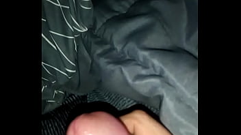 Preview 1 of Xx Sexy Fat - En la cama tocando la pija