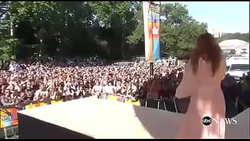 Preview 1 of Stefy Pereir - Ruivinha fodendo psicologico da novinha publicamente