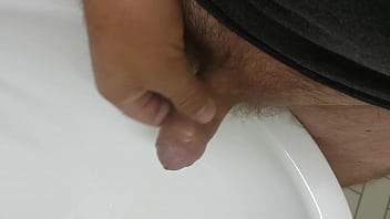 Preview 2 of Kotora Mafune Idol - un pipi dans un  lavabo d un wc public