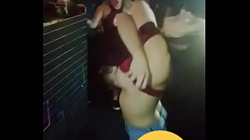 Preview 1 of Three Ass Dp - Novinha se mostrando na balada
