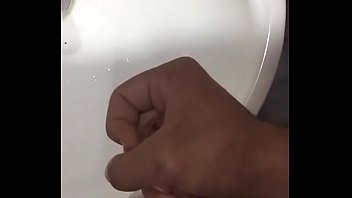 Preview 2 of Bokep Japanes 18 - Mi amigo se pajea en el ba&ntilde_o V