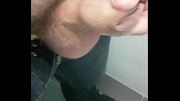 Preview 2 of Brazzer Haus - mise en forme de ma petite queue et un gros pipi dans un wc public