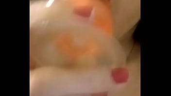 Preview 3 of Mom Shower Son Xxx Video - Chicha chupa a su amigo