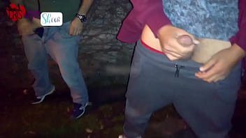 Preview 4 of Hind Xxx Dis Vido - Cristina Almeida em seu primeiro gangbang com desconhecidos na pra&ccedil_a (Mirante da Lapa),  fode com desconhecidos,  xinga o corno e engole leitinho | Dogging 1 - Trailer