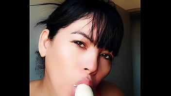 Preview 3 of Ferocious Anal - N&atilde_o goze vendo a novinha comer a banana,  garganta profunda