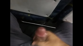 Preview 2 of Hd Amirica Xxx - Punheta no Onibus com chuva