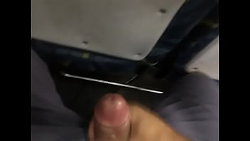 Preview 3 of Hd Amirica Xxx - Punheta no Onibus com chuva