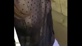 Preview 2 of Strassen Blowjob - Daniela nos manda su v&iacute_deo paseando por las calles de Guayaquil con su filia de exhibicionista.