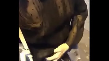 Preview 4 of Strassen Blowjob - Daniela nos manda su v&iacute_deo paseando por las calles de Guayaquil con su filia de exhibicionista.