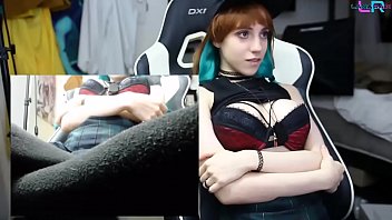 Preview 3 of Sany Lion Fuks - Teen Playing League of Legends with an Ohmibod 2/2
