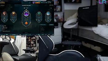 Preview 1 of Sany Lion Fuks - Teen Playing League of Legends with an Ohmibod 2/2