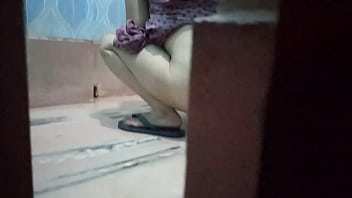 Preview 2 of Sister Bhotar Xxx Vedio - desi bhabi pissing and naughty using his mobile quickly to take the video hiddenly