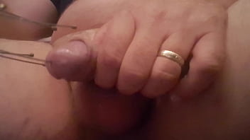 Preview 2 of Pelayan Kedai Makan - incertion d un masseur pour tete dans ma queue 1