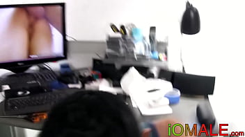 Preview 4 of Kom Poz Xxxmp4 720 - Fat construction worker receives blowjob from latino twink